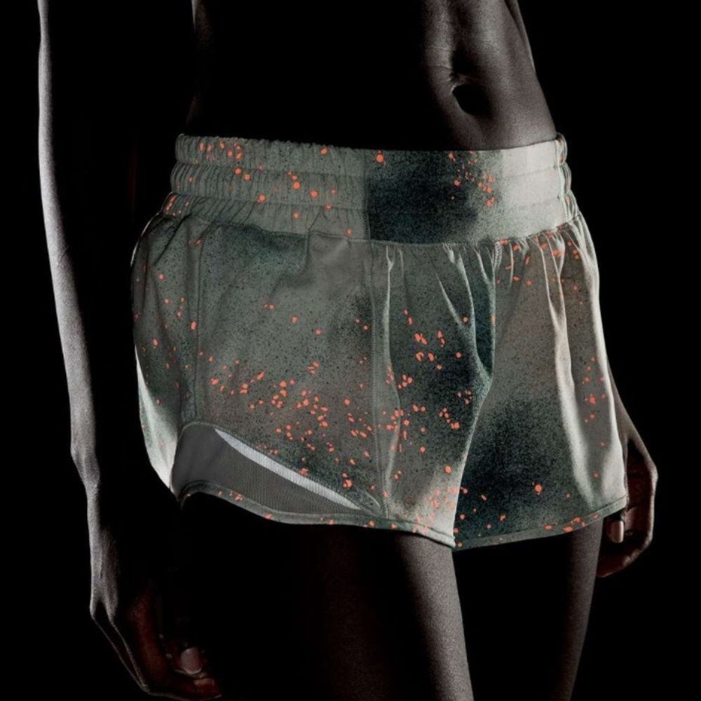 Lululemon Hotty Hot Low-Rise Short 2.5" *Reflective Size 8 - Picture 5 of 15